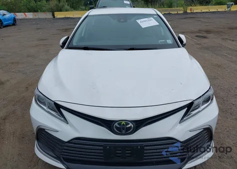 2021 Toyota Camry Le z USA, uszkodzony, nr VIN 4T1C11AK3MU424931